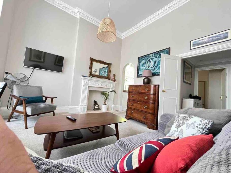 Wonderful Apartment In Earl'S Court Londra Esterno foto